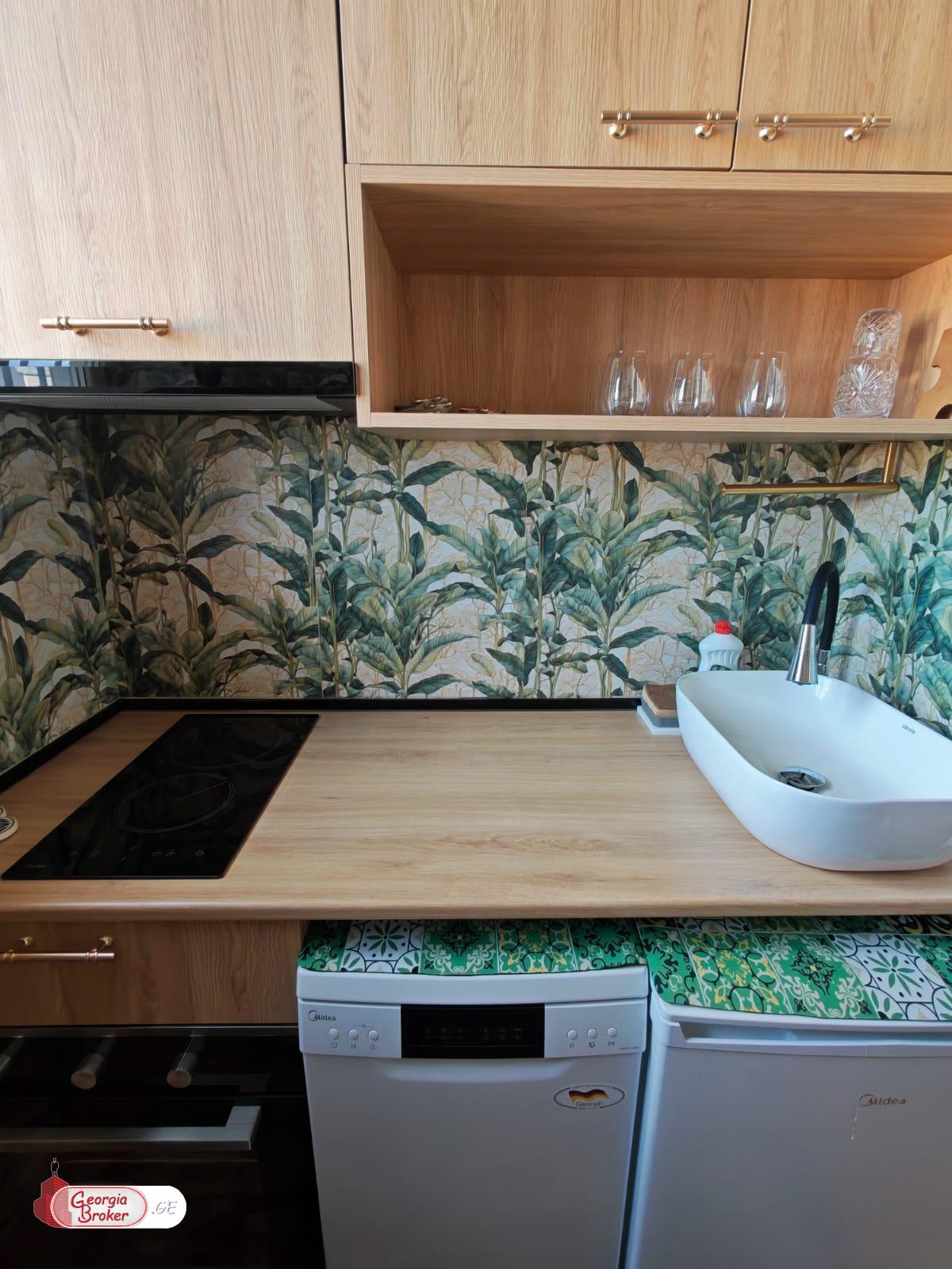 იყიდება ახალი გარემონტებული 3 ოთახიანი ბინა ვაკეში